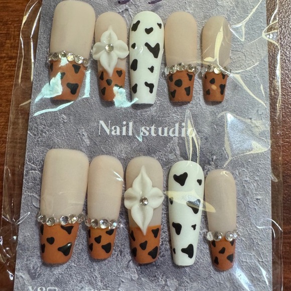 Press On Nails Cow Print Flower Rhinestone Glue On False Nail Art Set - Picture 1 of 1